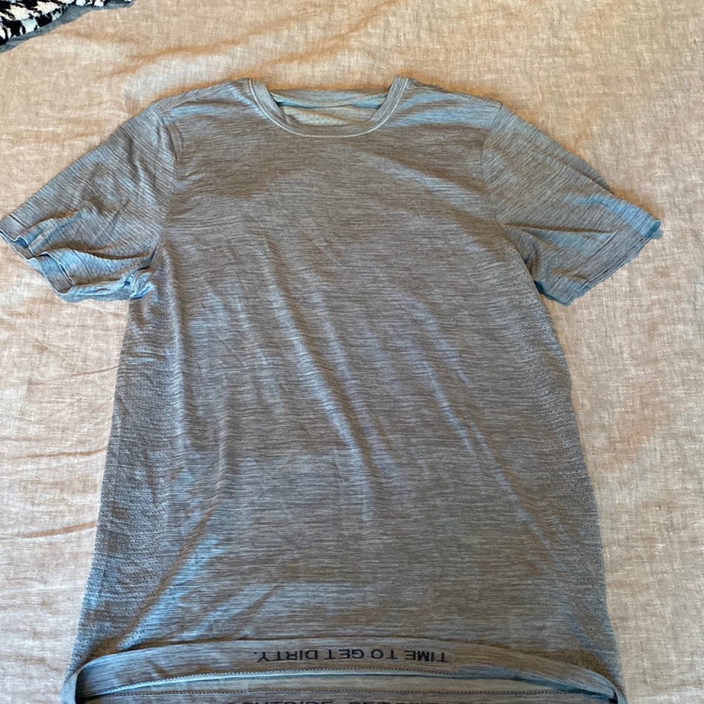 Lululemon tee shirt